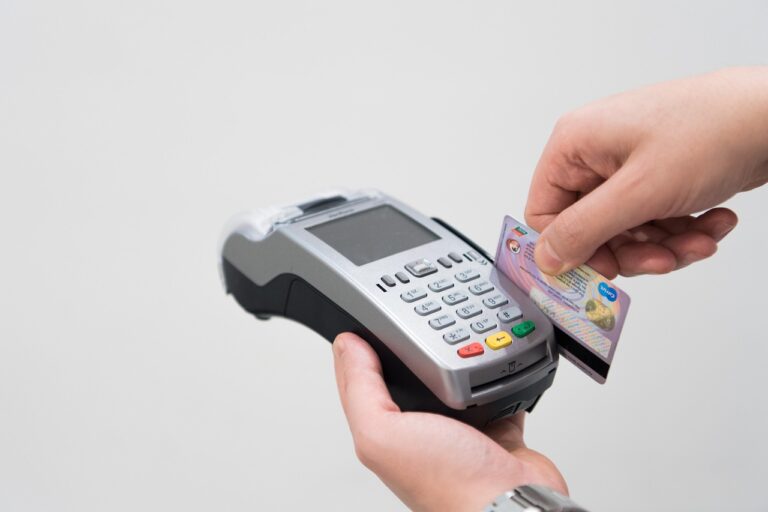 Attenti alla truffa del POS: come ti rubano soldi dal nulla