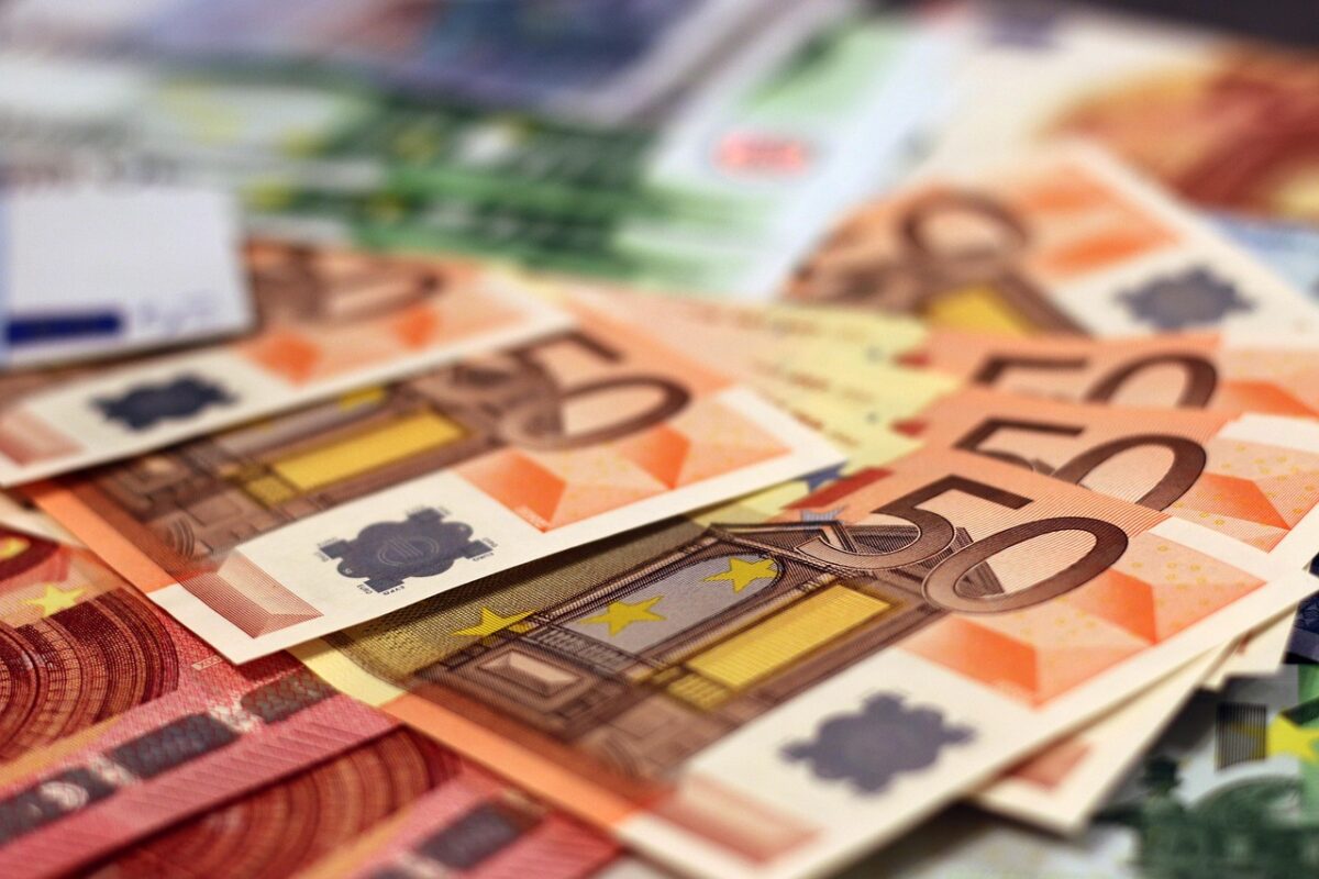 Simboli satanici sulla banconota da 50 euro? Il caso esplode