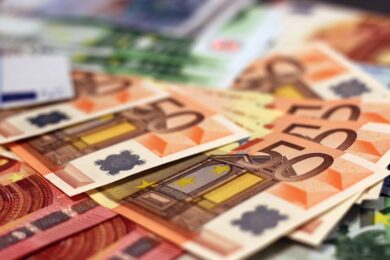 Simboli satanici sulla banconota da 50 euro? Il caso esplode