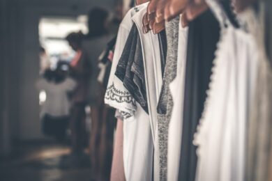 Il boom del second-hand: perché usato, riuso e re-commerce stanno cambiando gli acquisti degli italiani