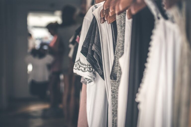 Il boom del second-hand: perché usato, riuso e re-commerce stanno cambiando gli acquisti degli italiani
