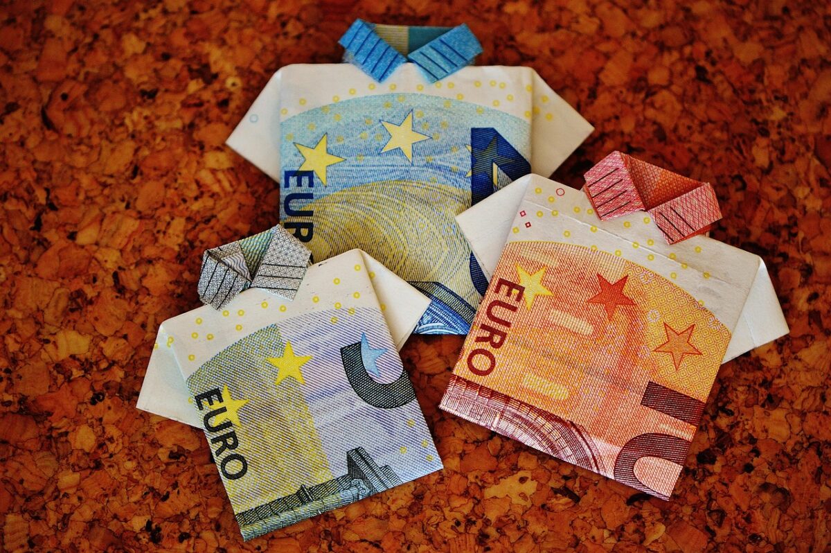 the last shirt, banknotes, 20 euro, 10 euro, 5 euro, folded, gift, money, currency, euro, cash, reserve, folding technique, money, money, money, money, money, euro, euro, euro