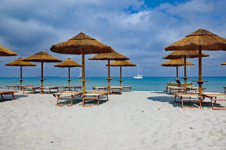 Estate 2026 in Italia: spiagge sorvegliate, nuovi divieti e multe pesanti per i turisti