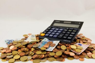 Rinnovo flat tax 5% sugli aumenti CCNL: l’impatto su buste paga, contratti e negoziati