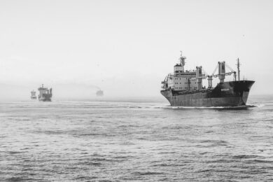 Crisi di Hormuz: Impatto sui Porti Italiani di Genova e Ravenna